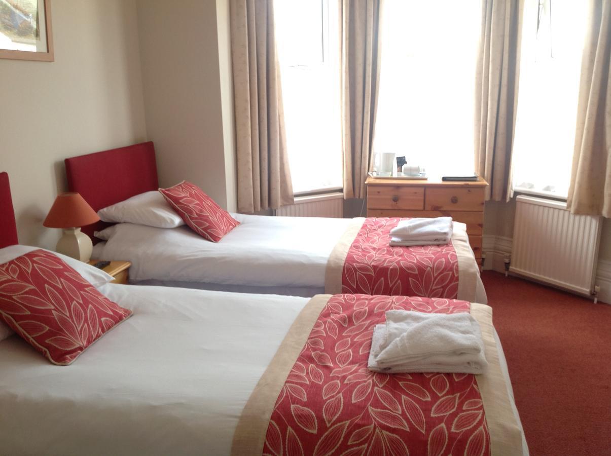 By The Sea Bed And Breakfast Eastbourne Eksteriør billede