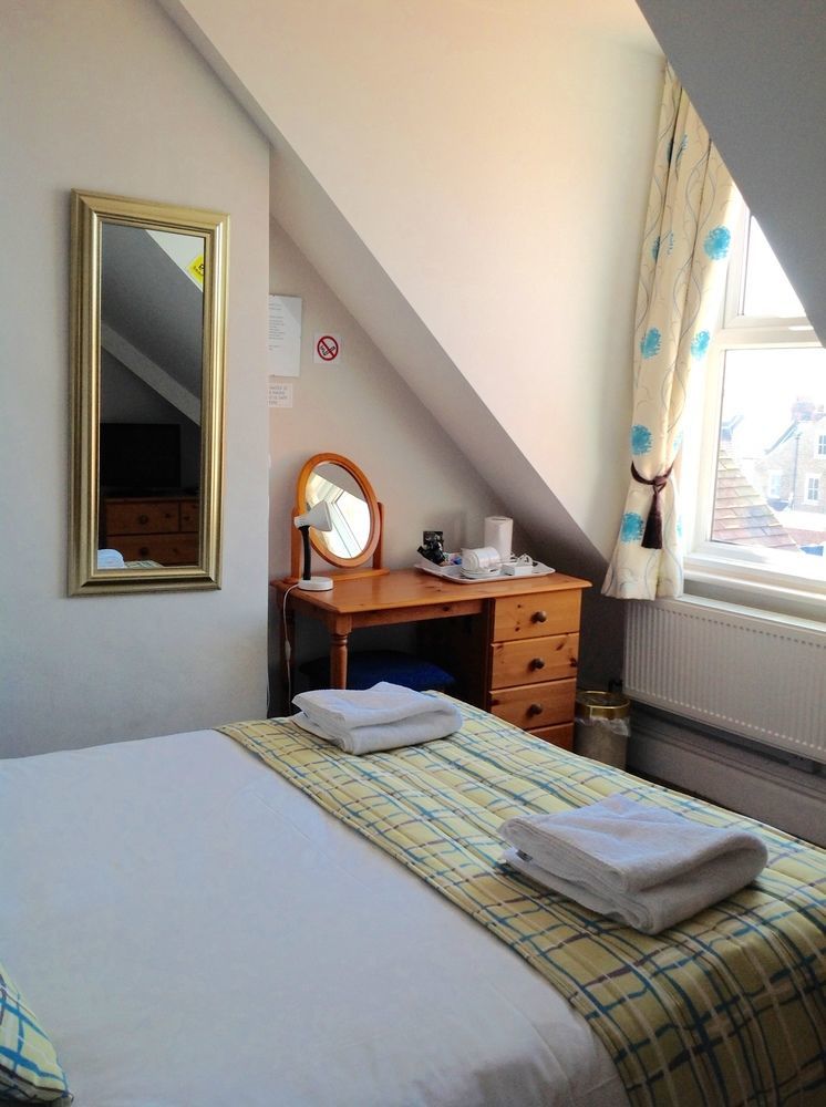 By The Sea Bed And Breakfast Eastbourne Eksteriør billede
