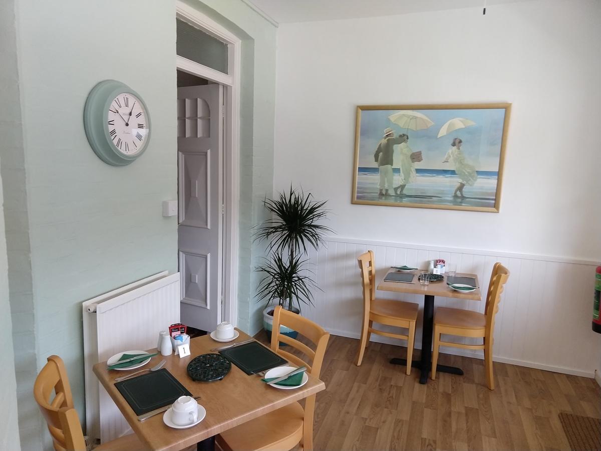 By The Sea Bed And Breakfast Eastbourne Eksteriør billede