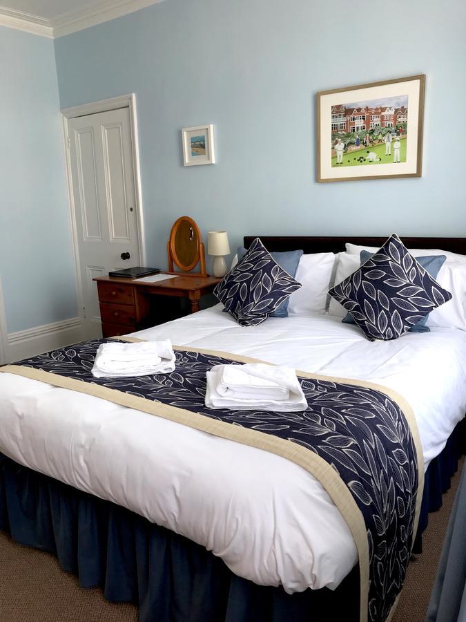 By The Sea Bed And Breakfast Eastbourne Eksteriør billede