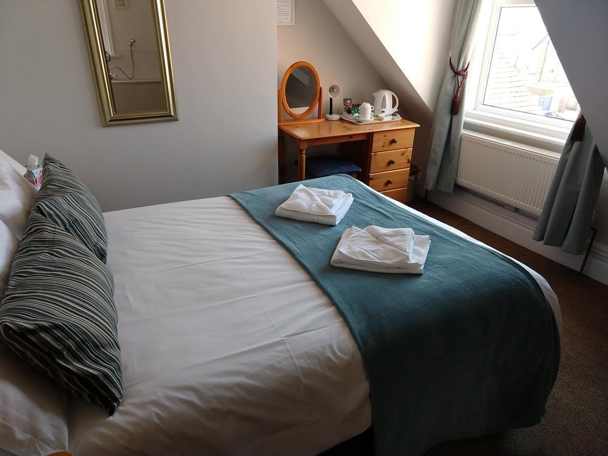 By The Sea Bed And Breakfast Eastbourne Eksteriør billede