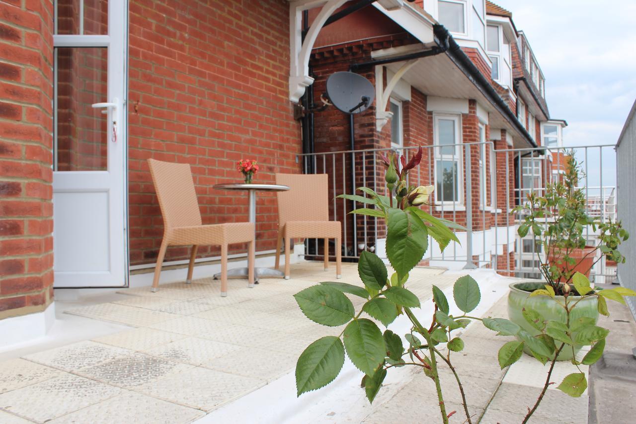 By The Sea Bed And Breakfast Eastbourne Eksteriør billede