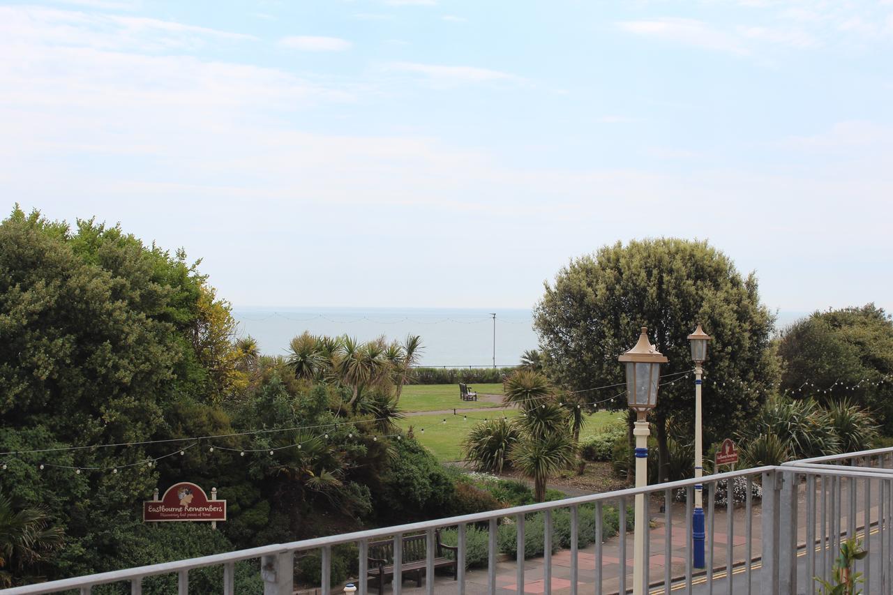 By The Sea Bed And Breakfast Eastbourne Eksteriør billede