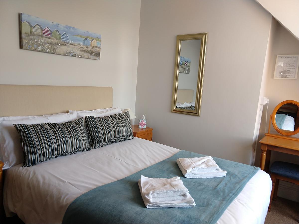 By The Sea Bed And Breakfast Eastbourne Eksteriør billede
