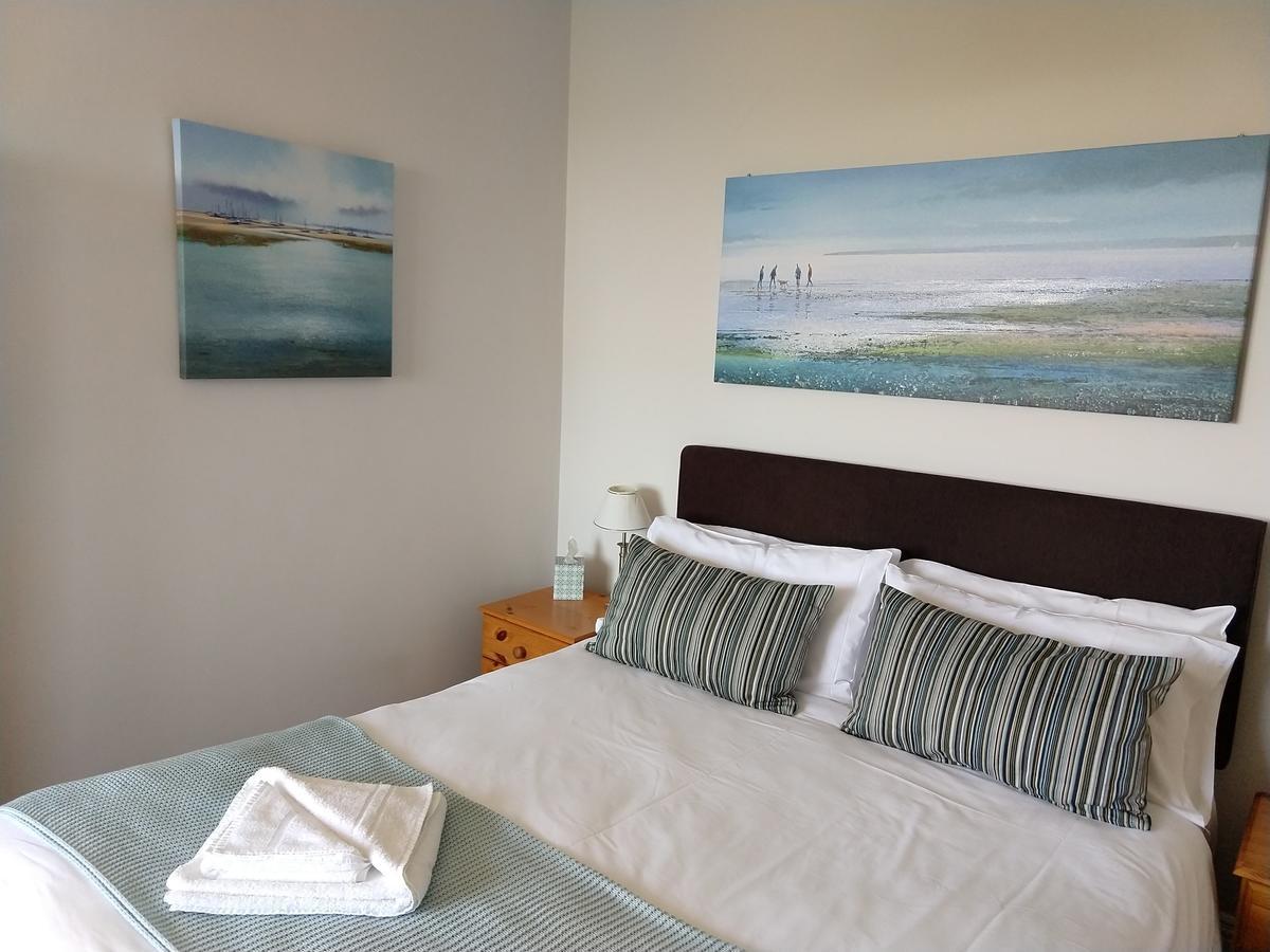 By The Sea Bed And Breakfast Eastbourne Eksteriør billede