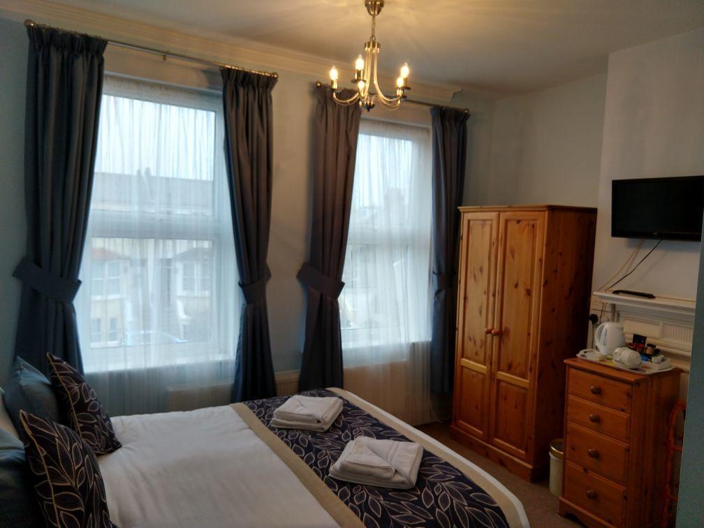 By The Sea Bed And Breakfast Eastbourne Eksteriør billede