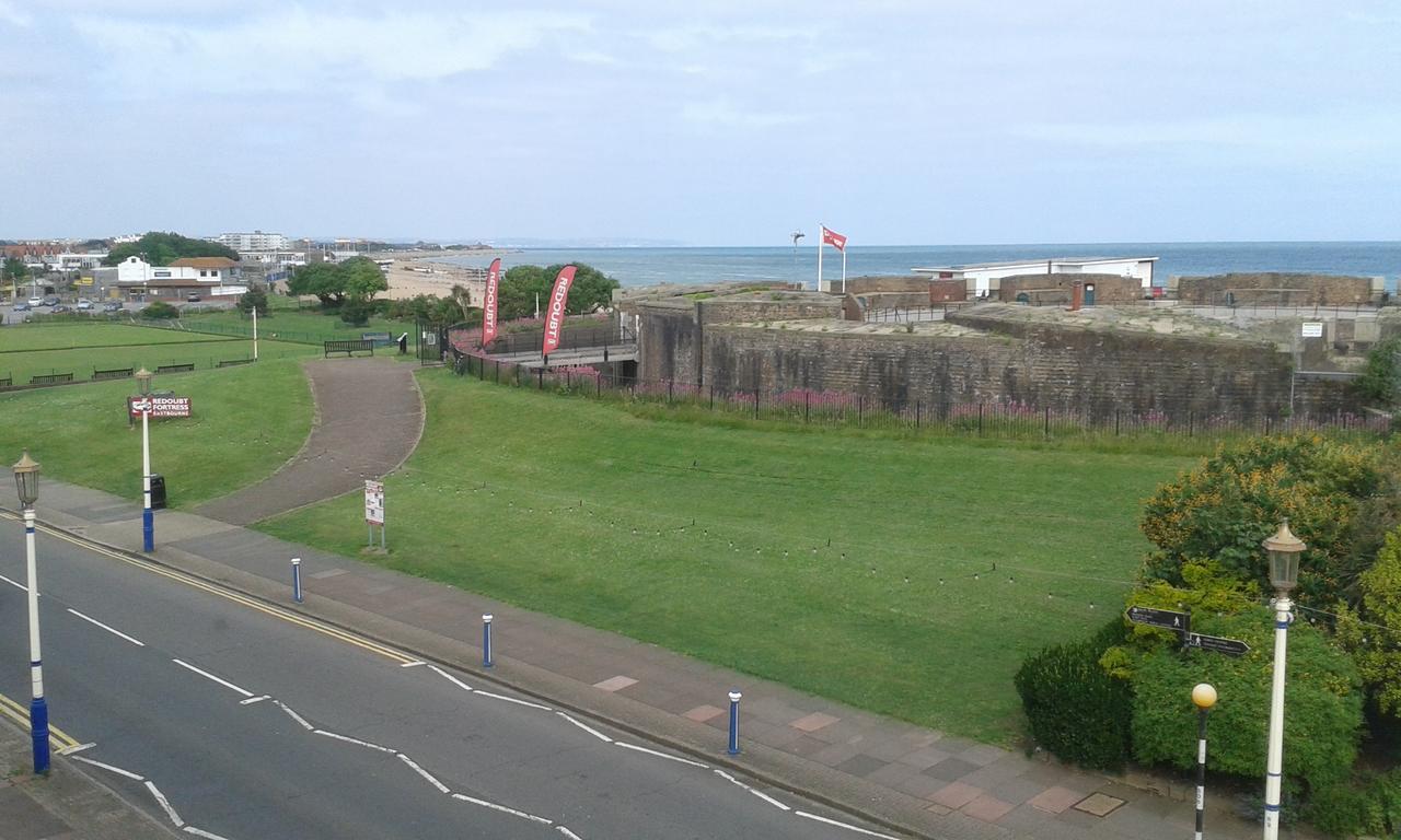 By The Sea Bed And Breakfast Eastbourne Eksteriør billede