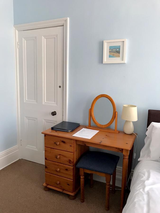 By The Sea Bed And Breakfast Eastbourne Eksteriør billede