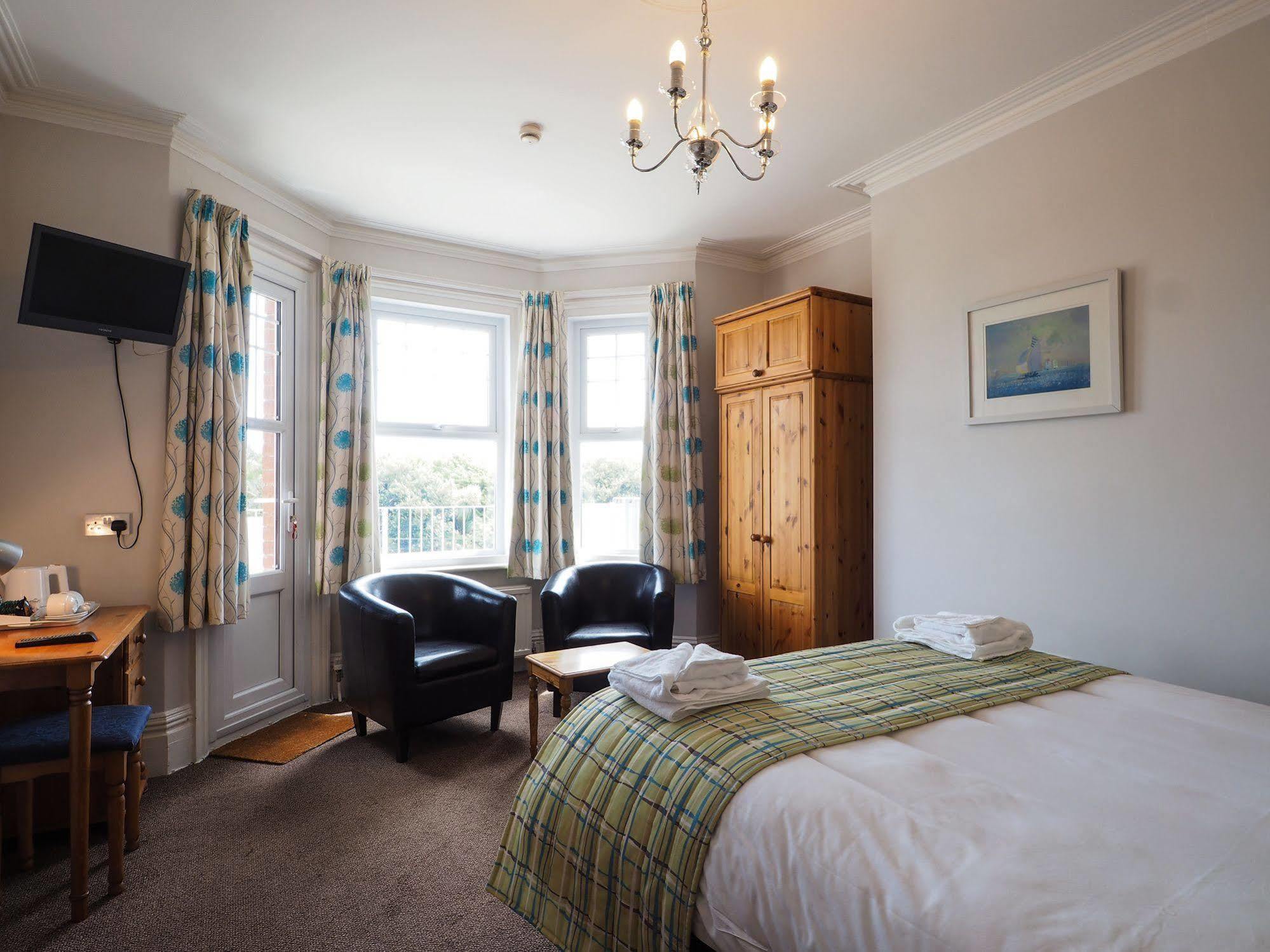 By The Sea Bed And Breakfast Eastbourne Eksteriør billede