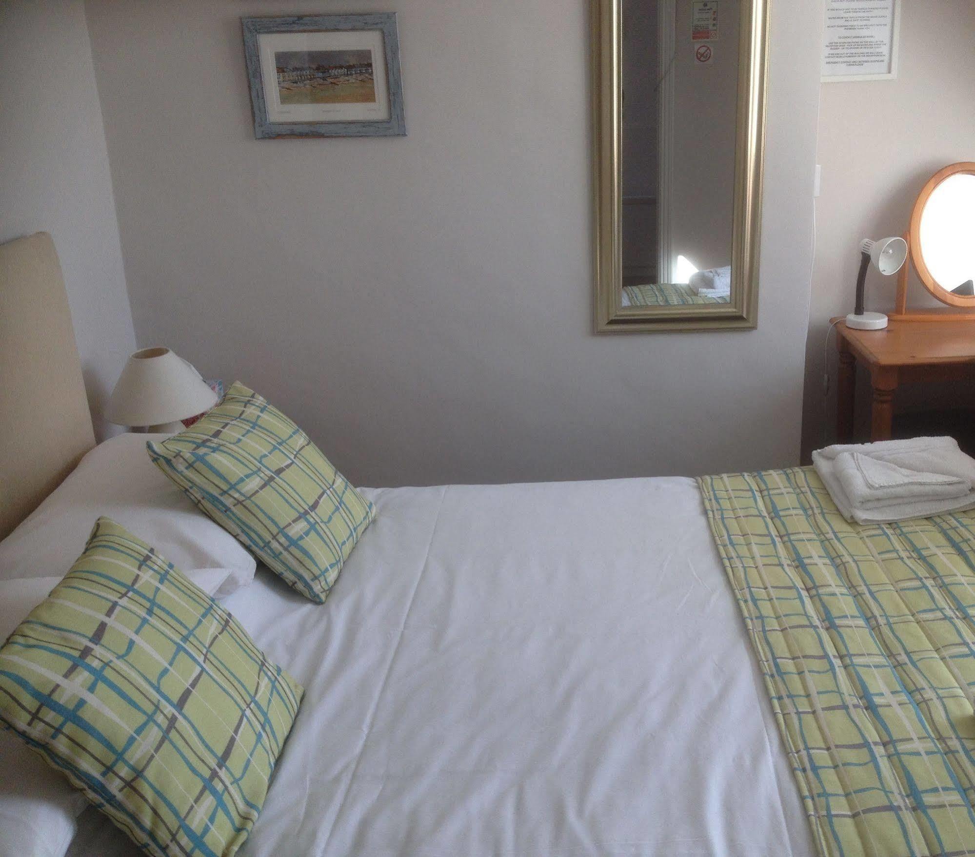 By The Sea Bed And Breakfast Eastbourne Eksteriør billede