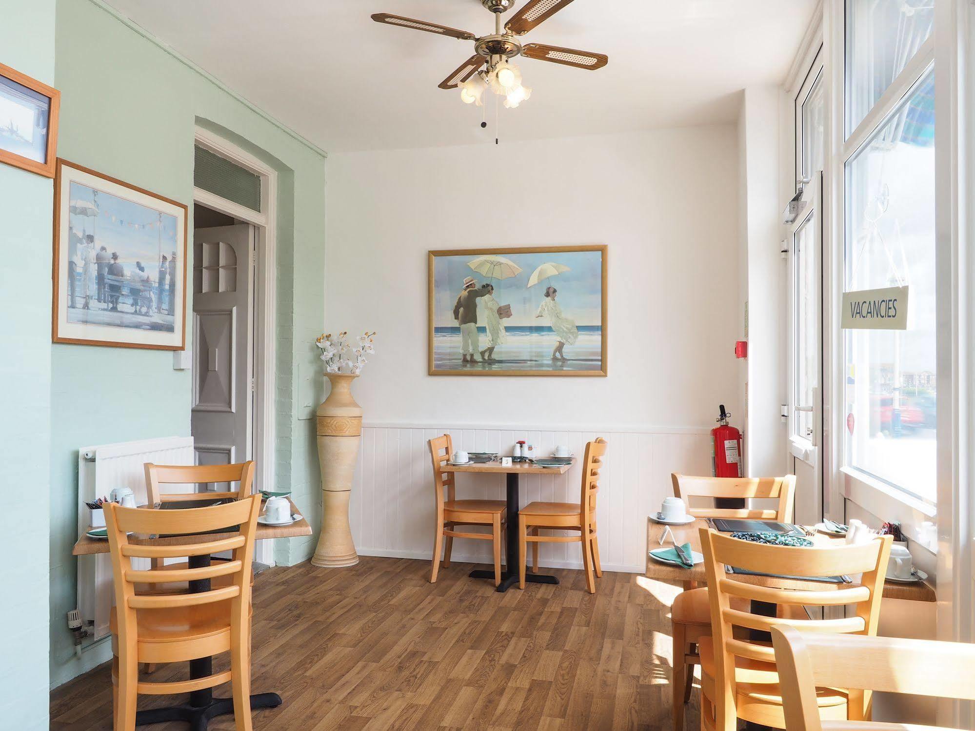 By The Sea Bed And Breakfast Eastbourne Eksteriør billede