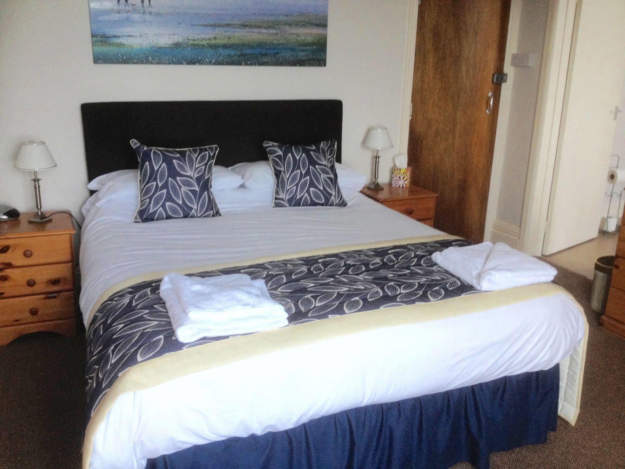 By The Sea Bed And Breakfast Eastbourne Eksteriør billede