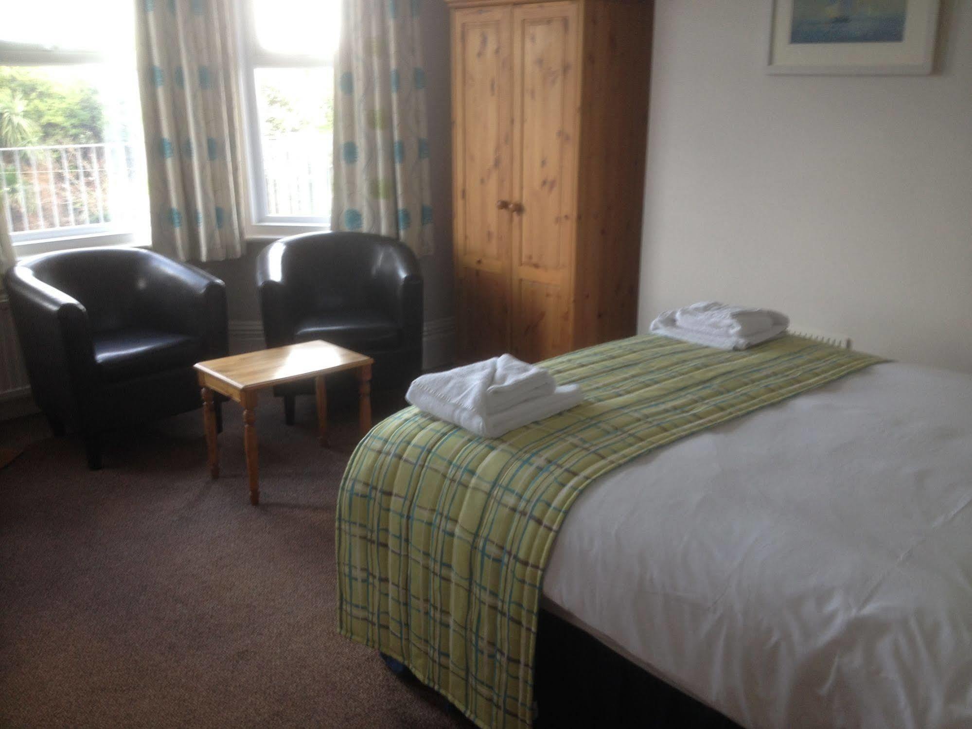 By The Sea Bed And Breakfast Eastbourne Eksteriør billede