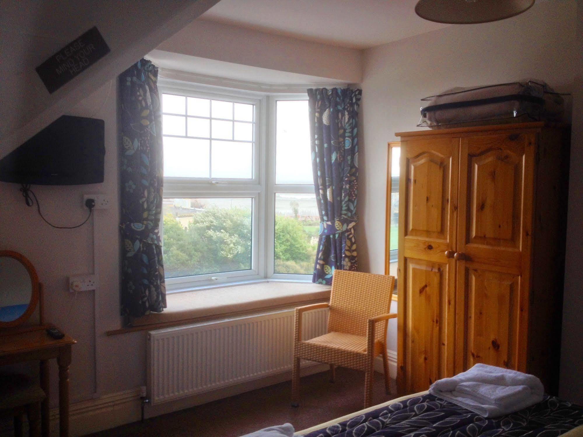 By The Sea Bed And Breakfast Eastbourne Eksteriør billede