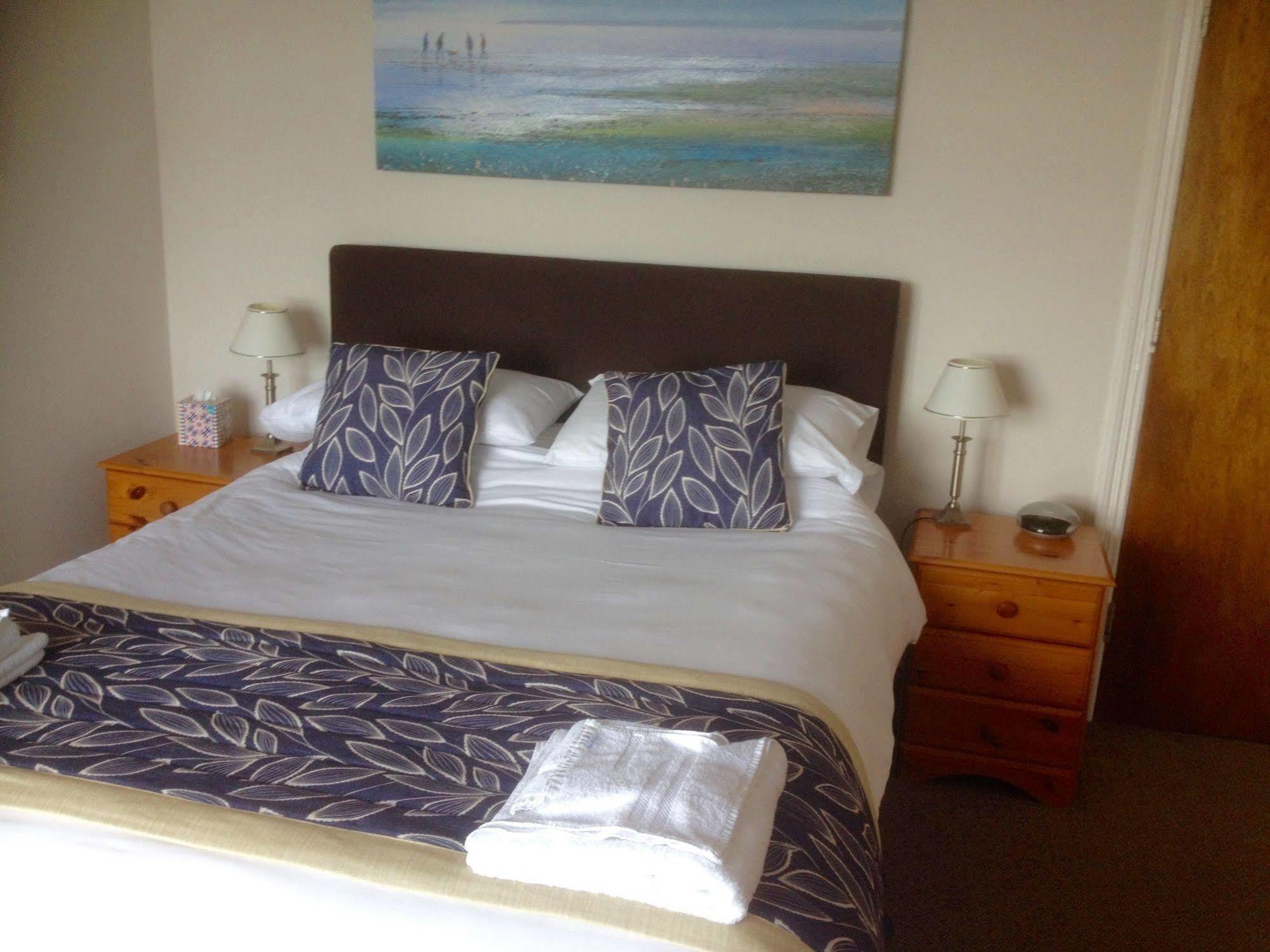 By The Sea Bed And Breakfast Eastbourne Eksteriør billede